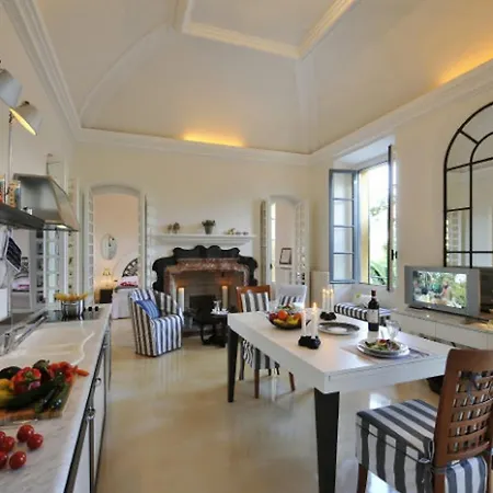 Brentano Grandezza Apartment *